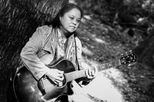 Matundan-Singing-to-Moon-under-2-MB